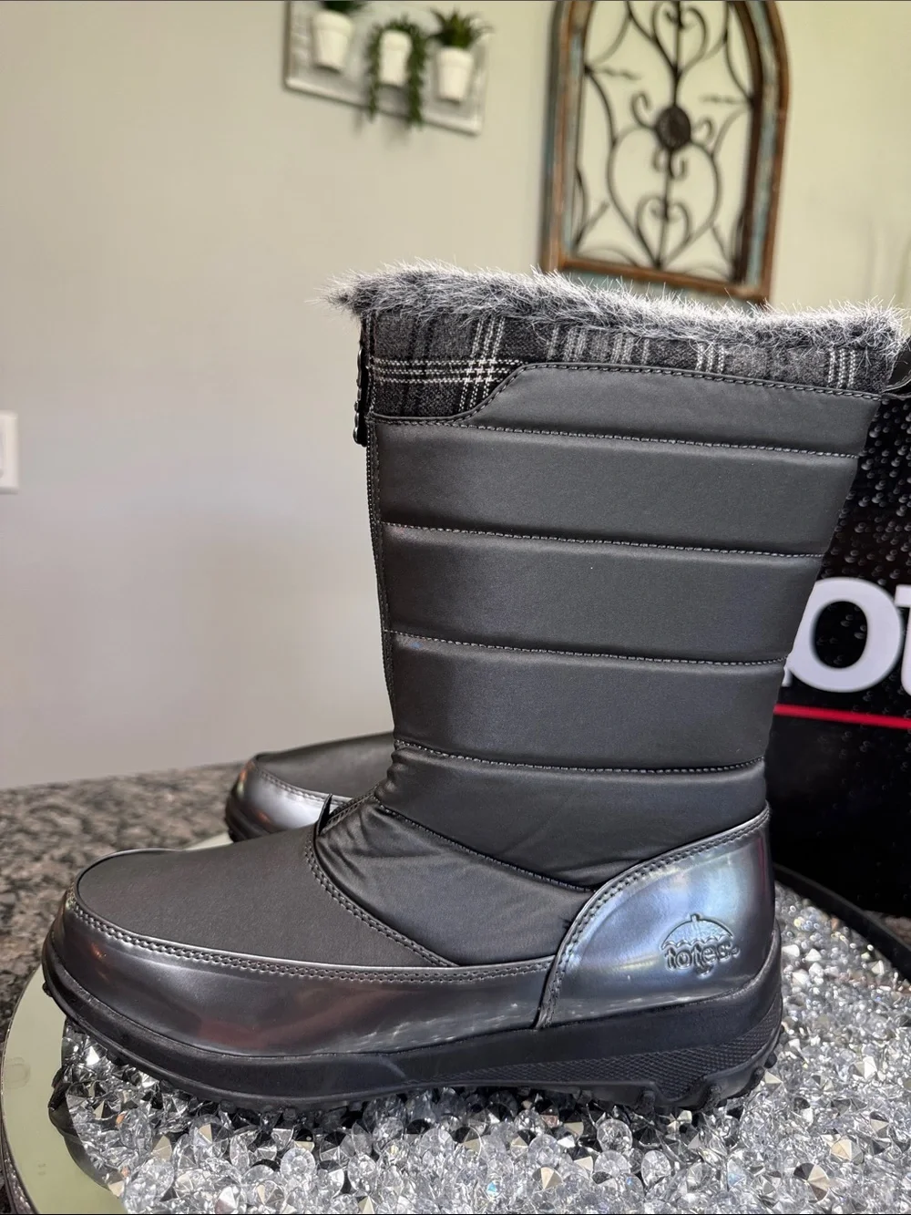 totes lexipewter Charcoal Gray Insulated Winter Boots waterproof Cuff NWT 9